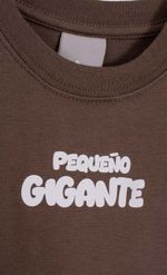 REMERA-KID-GIGANTE